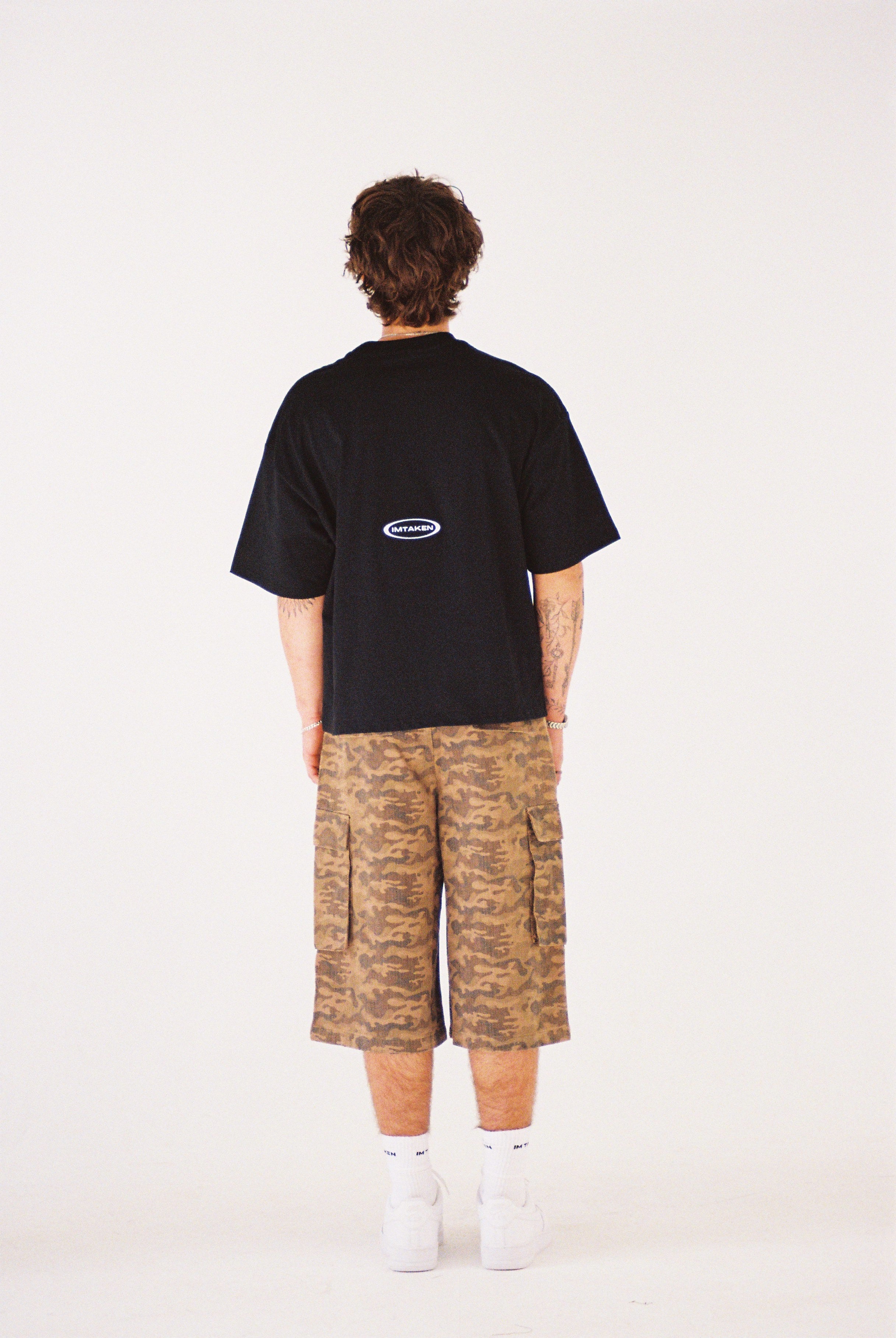 CAPSULE TEE - BLACK