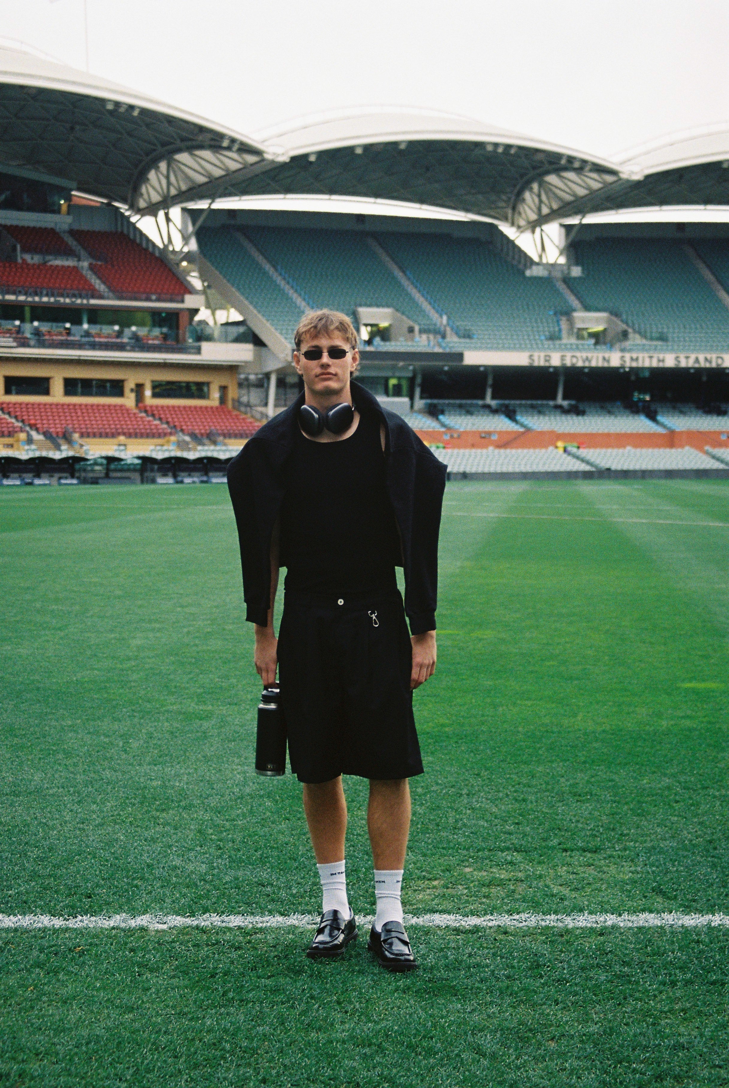 PLEATED UTILITY SHORTS - BLACK