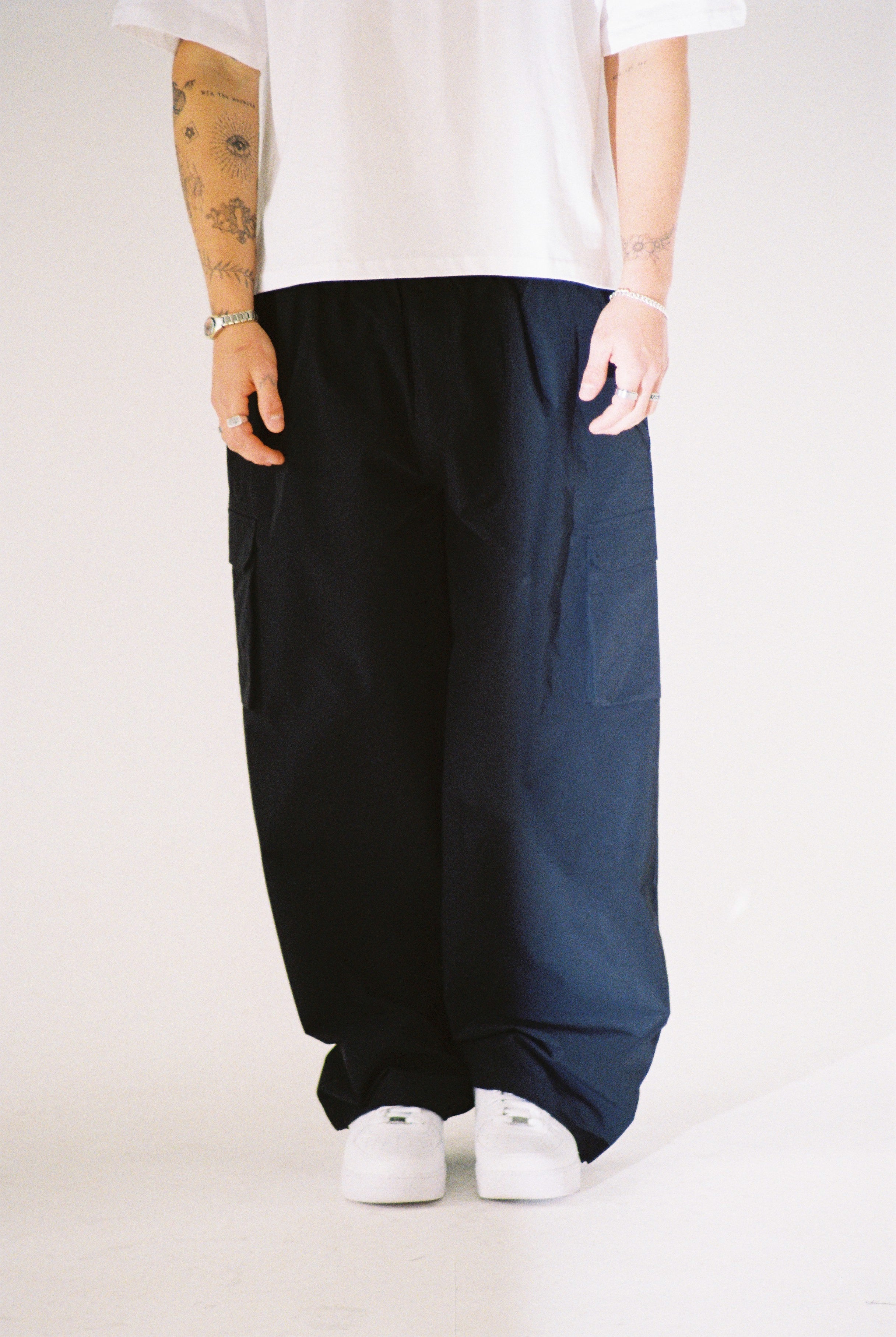 PARACHUTE PANTS - BLACK