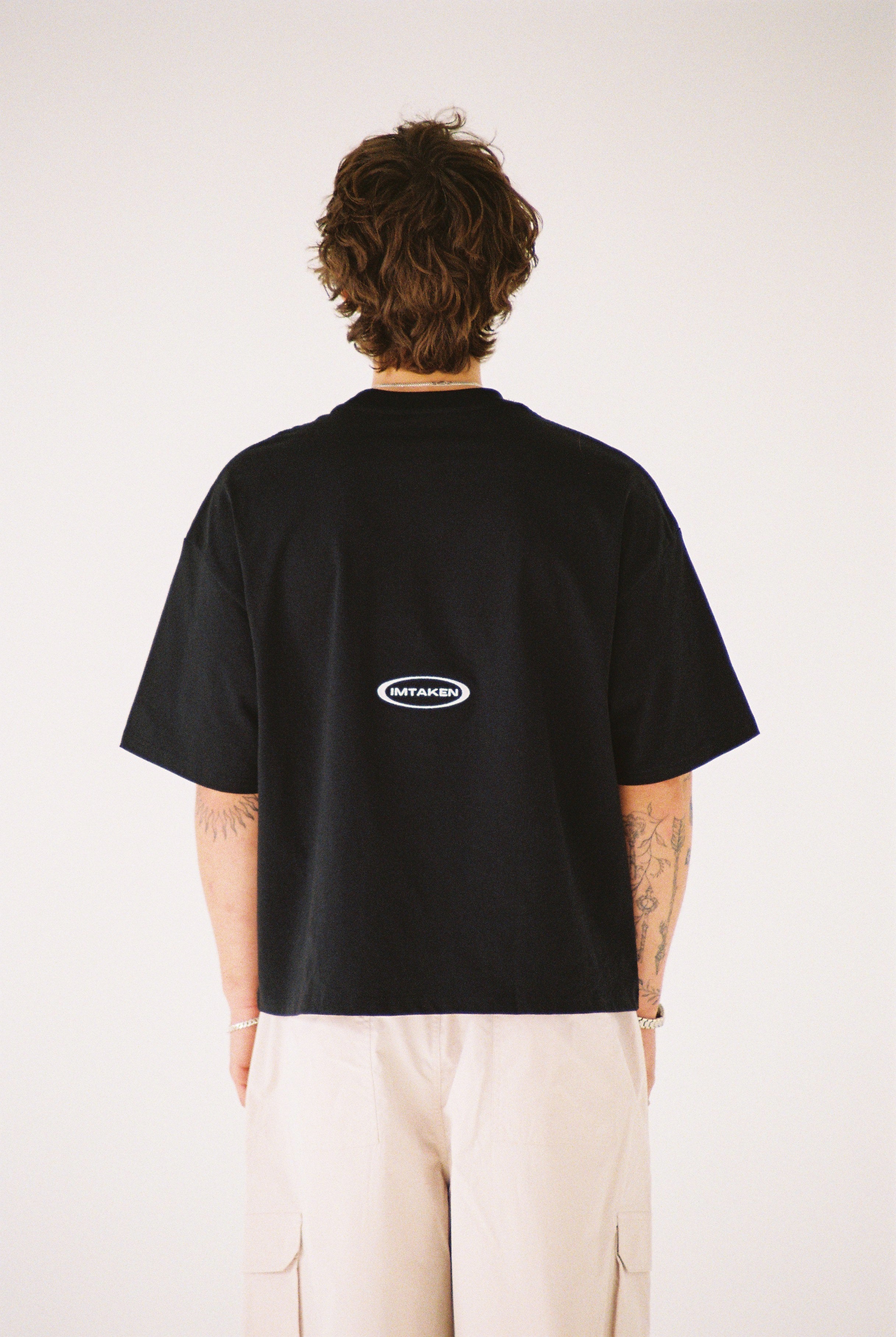 CAPSULE TEE - BLACK