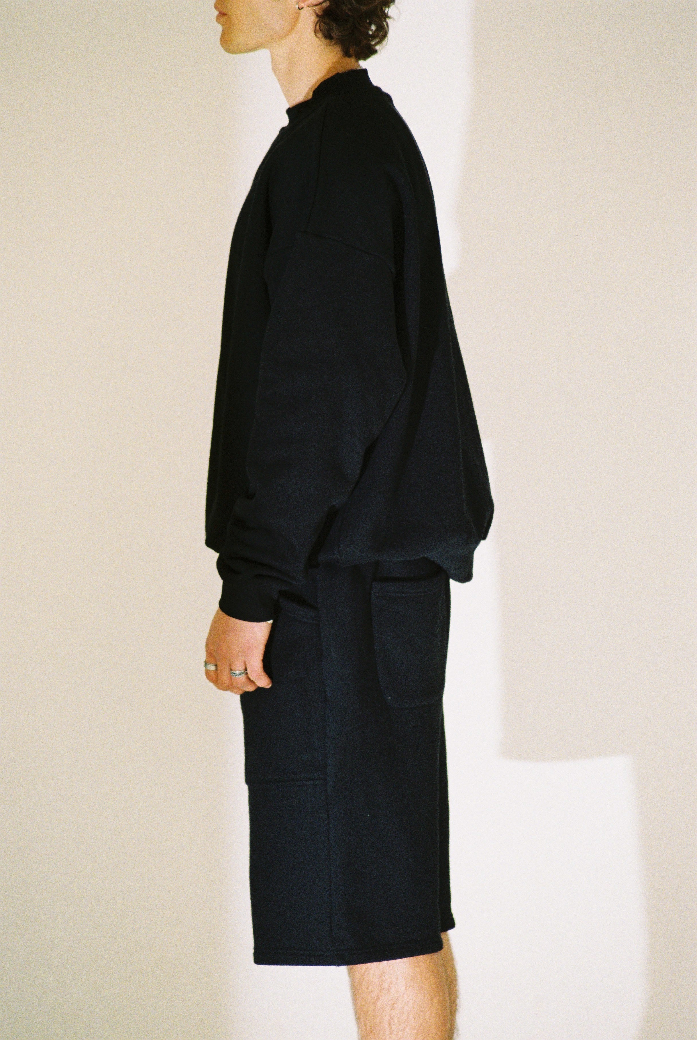 CAPSULE CREW - BLACK