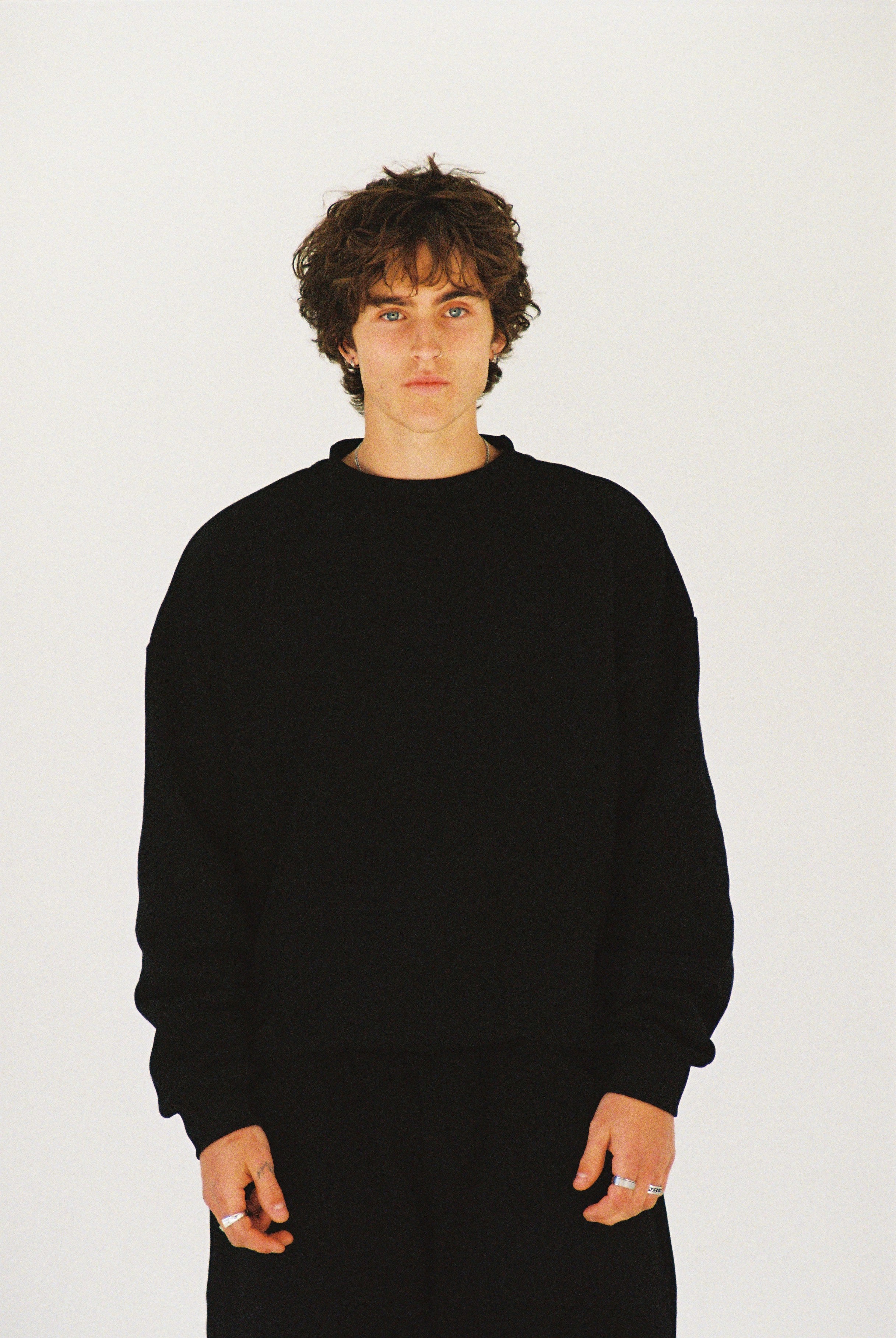 CAPSULE CREW - BLACK