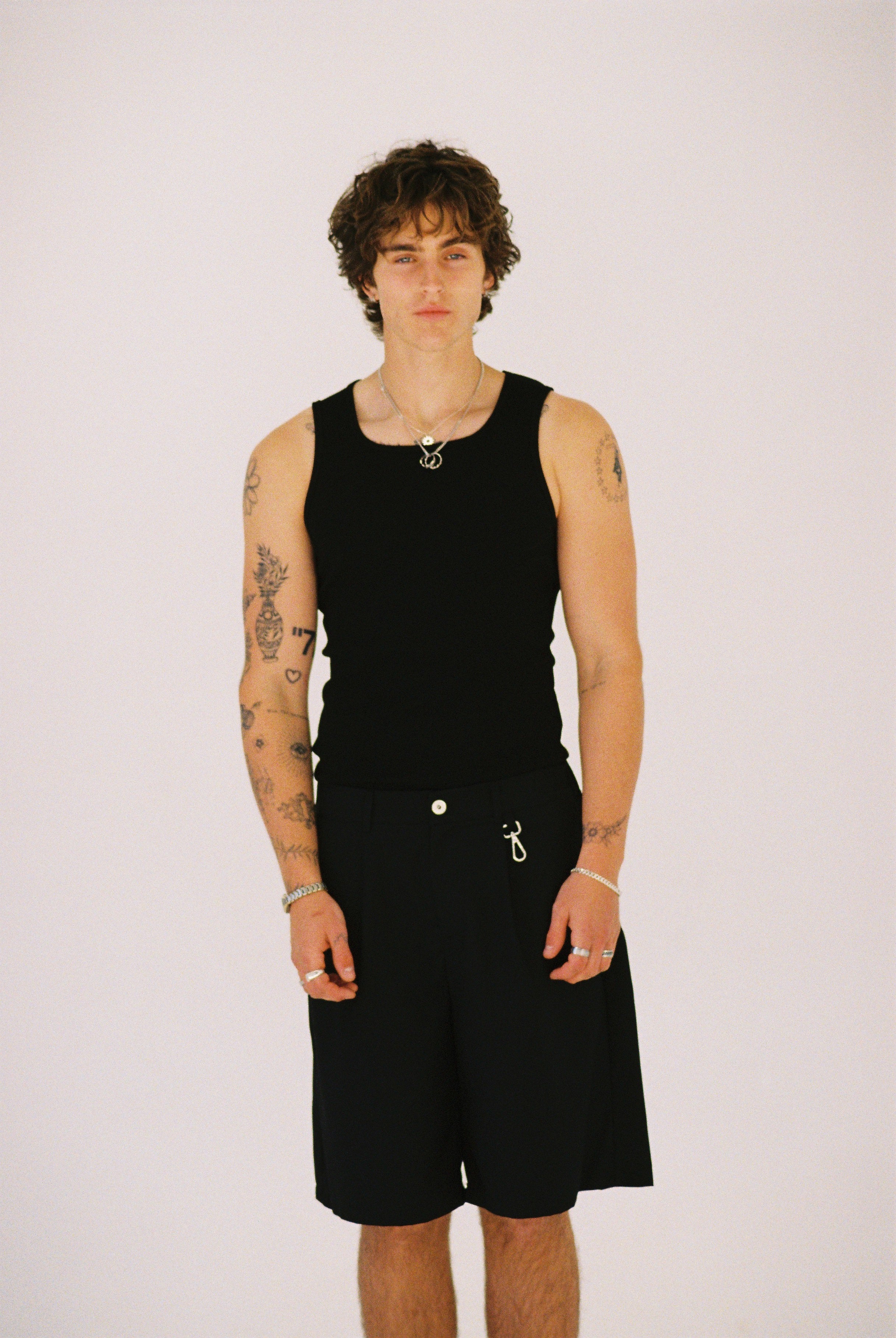 PLEATED UTILITY SHORTS - BLACK