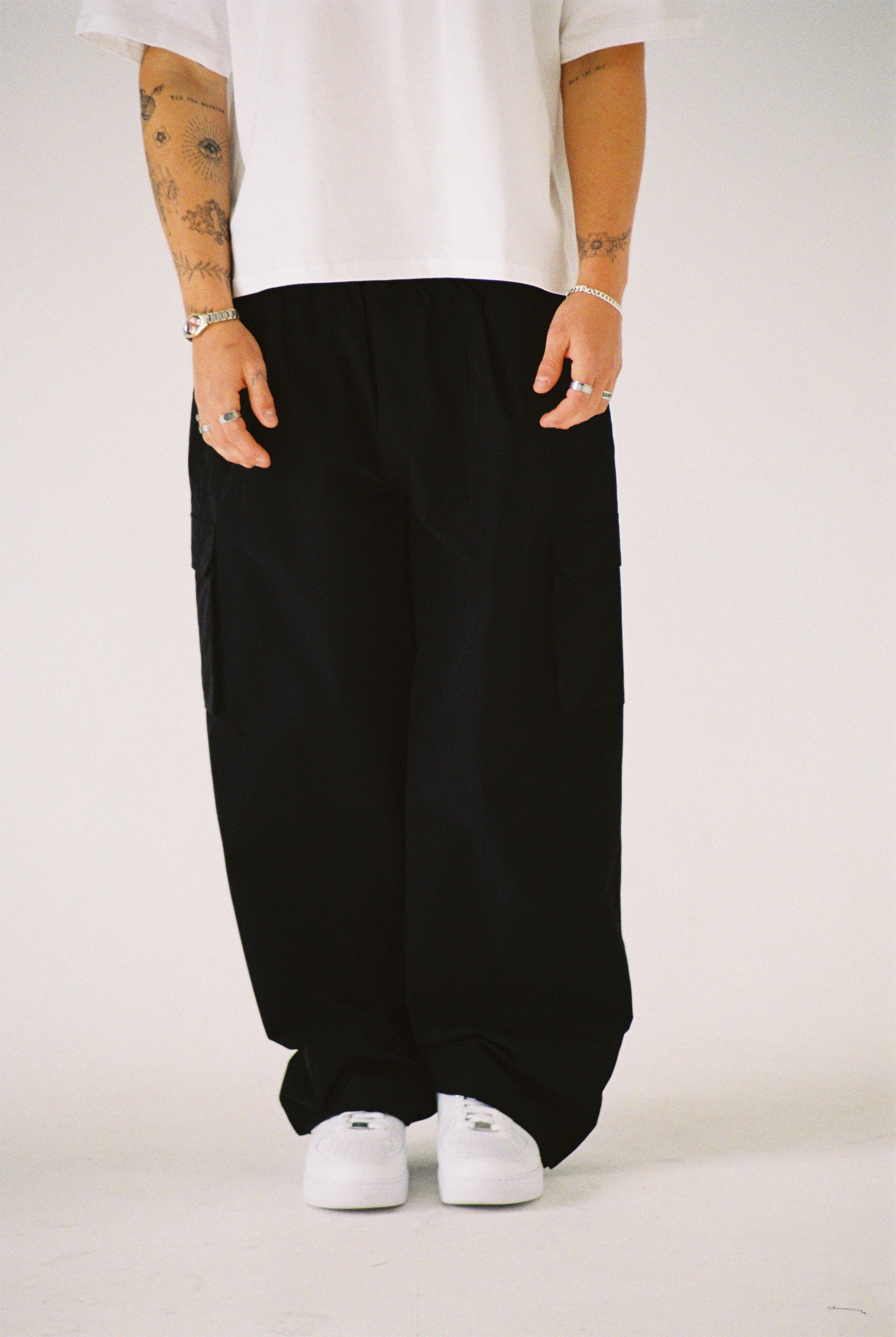 PARACHUTE PANTS - BLACK