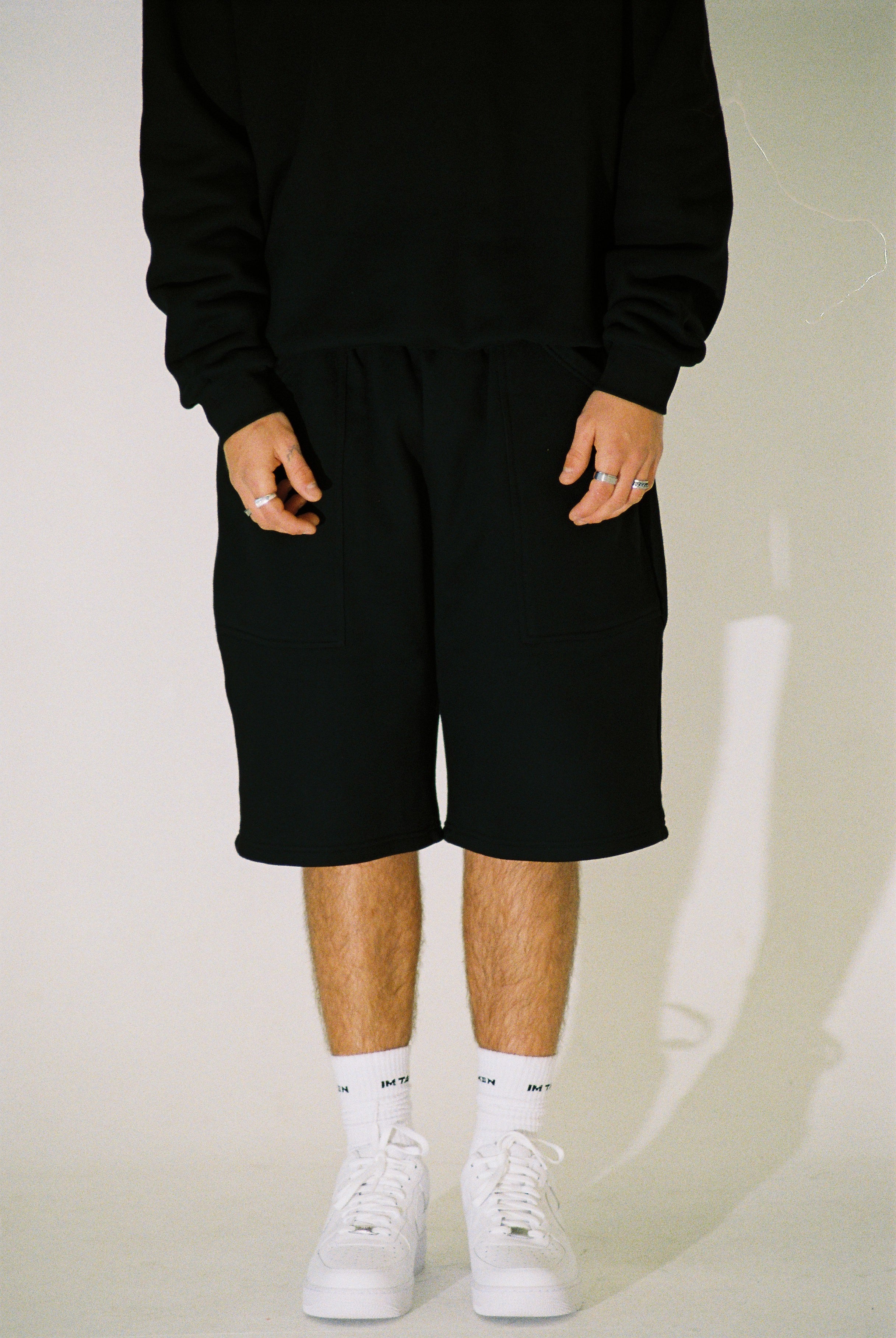 CAPSULE SWEAT SHORTS - BLACK