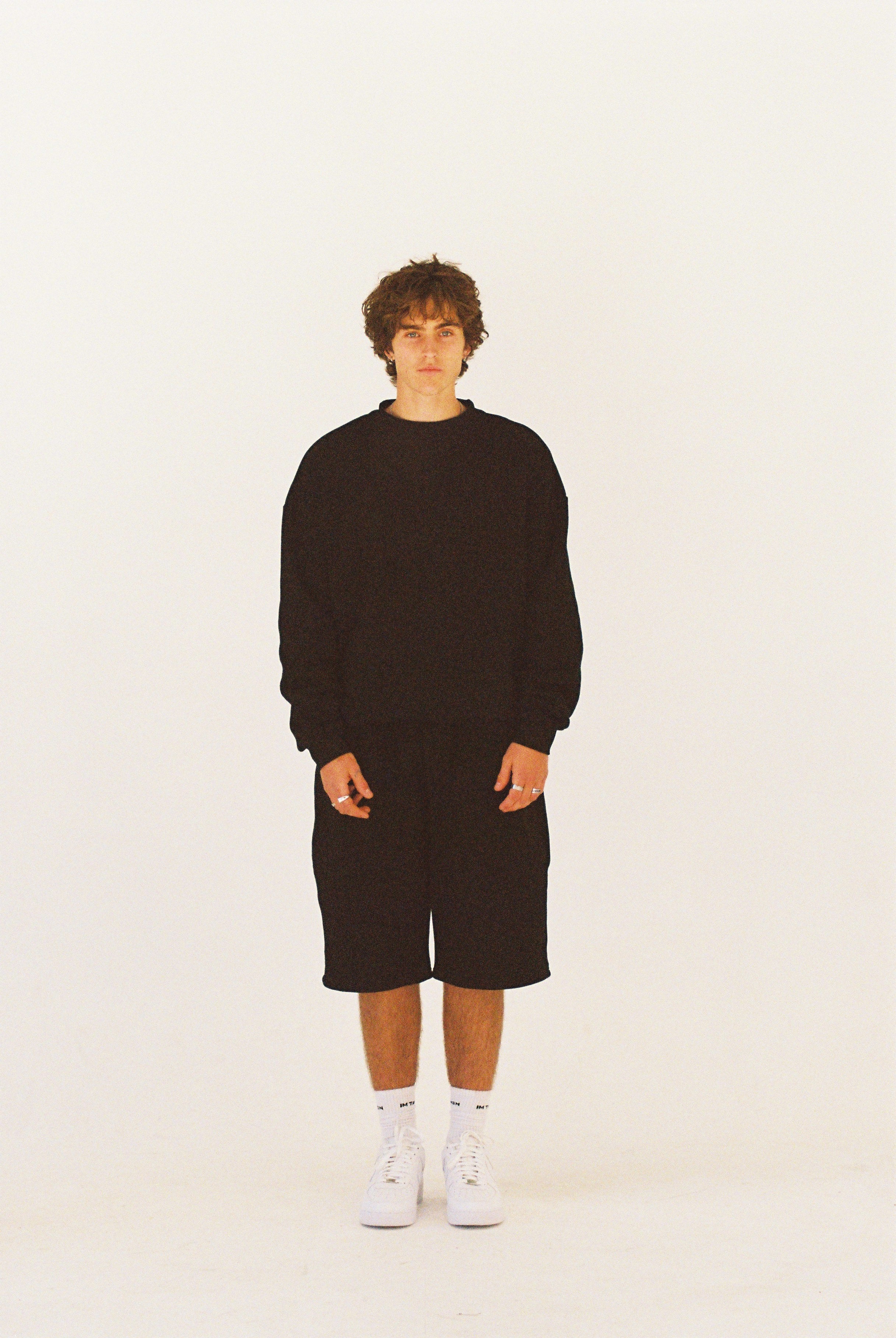 CAPSULE CREW - BLACK