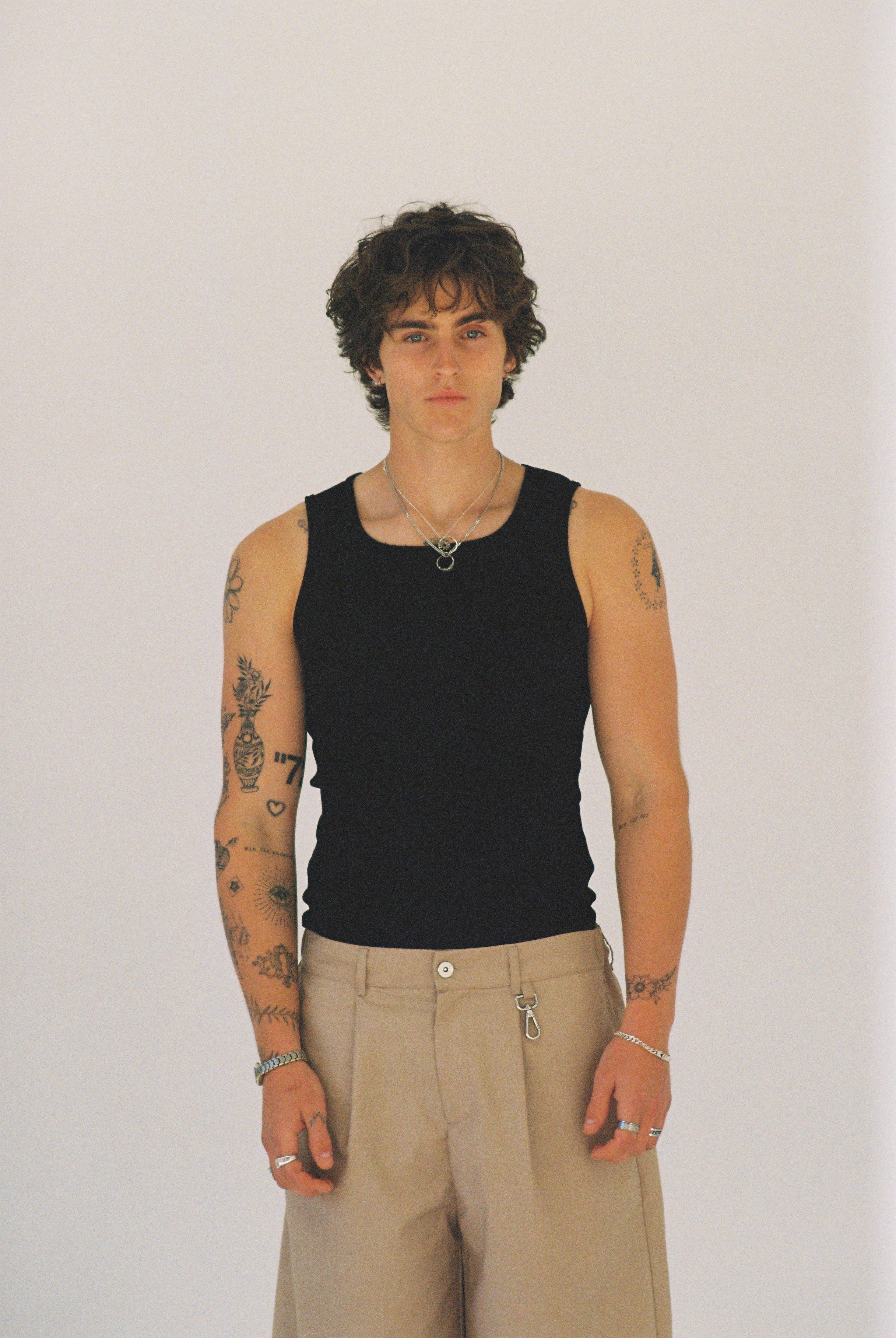 PLEATED UTILITY SHORTS - BEIGE