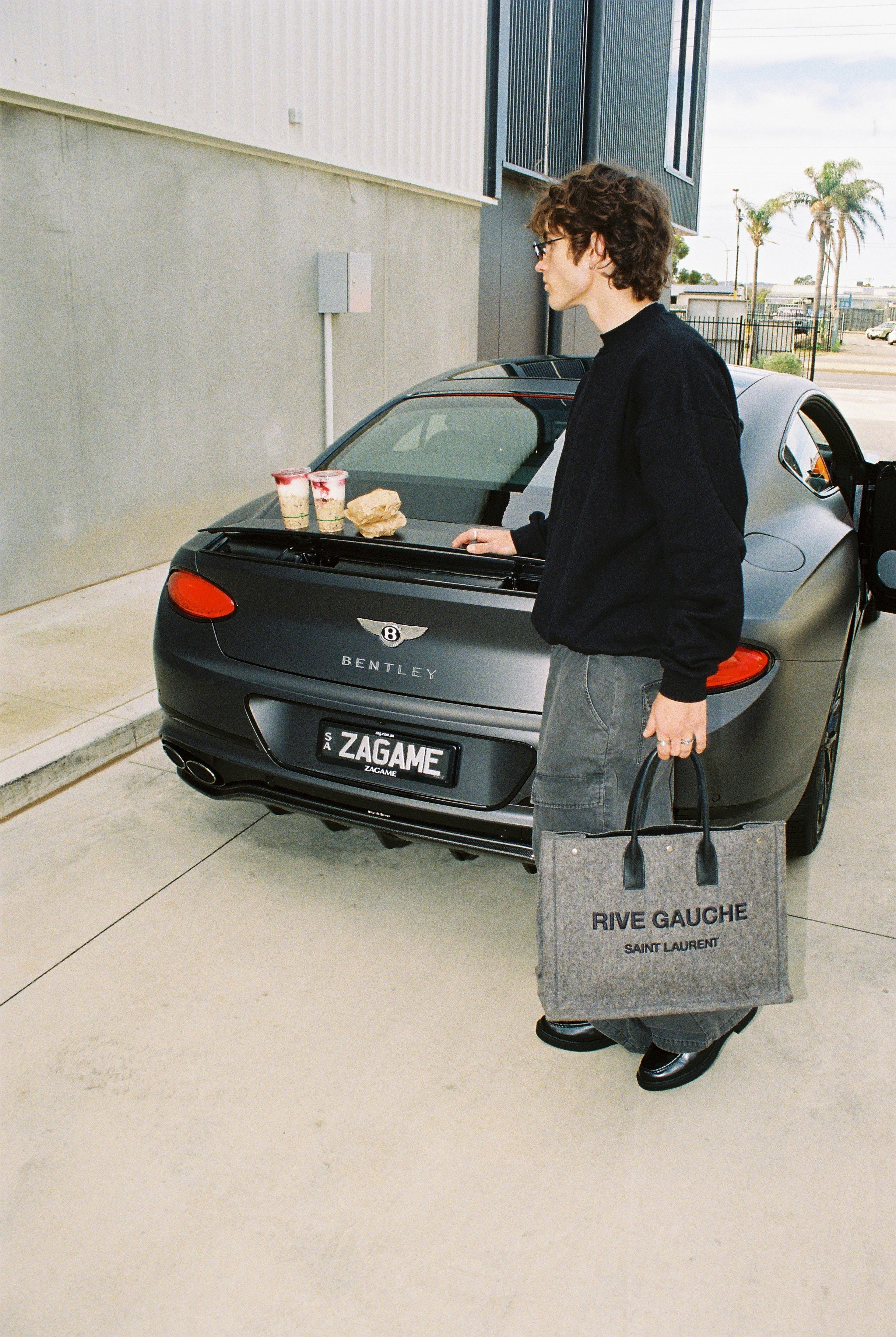 CAPSULE CREW - BLACK